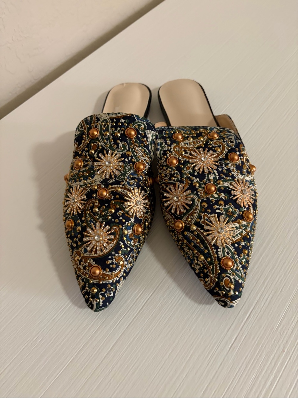 ✨⚜️NWOT ⚜️🌙Chic Embellished Pointed Toe Slip-On Mules with Gold Hardware ⚜️✨ - Picture 2 of 10